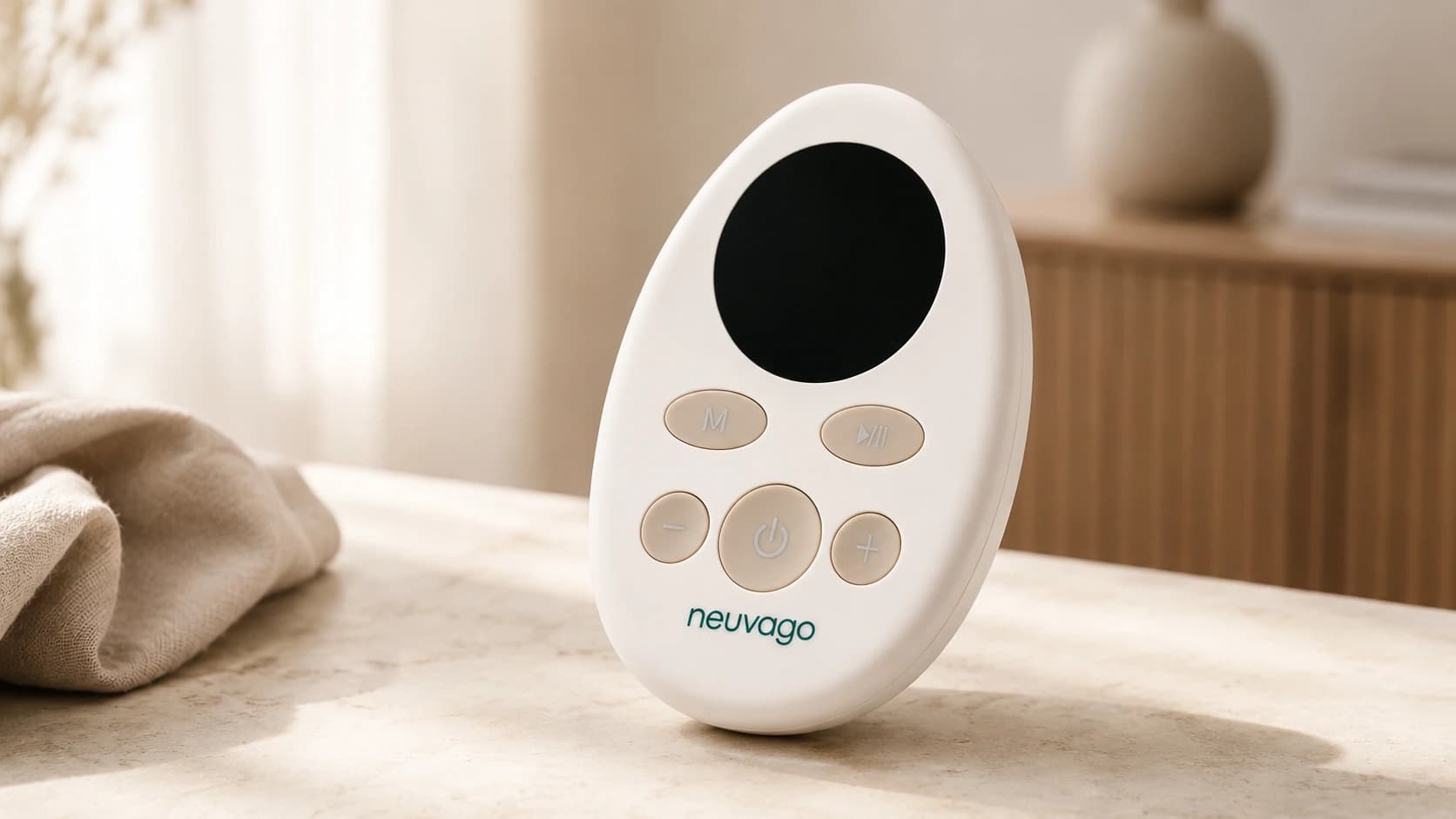 Neuvago-enheten vist i en varm og premium produktkomposisjon.